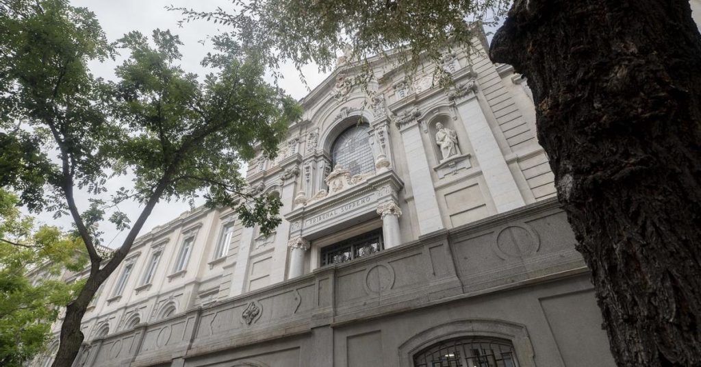 The Supreme Court applies the usury criterion to personal loans for ‘revolving’ cards