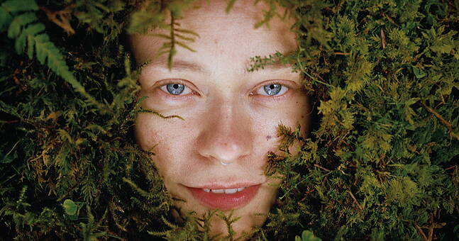 Anna B Savage to perform at A Sliver of Light