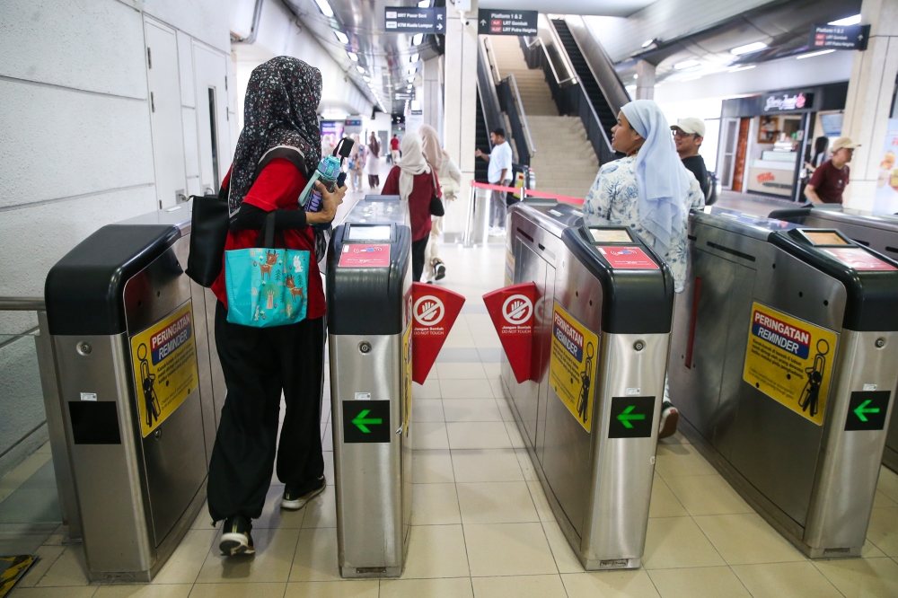 Coming soon: KL’s trains, buses to allow credit cards for tap-in, tap-out; Prasarana says project in award stage