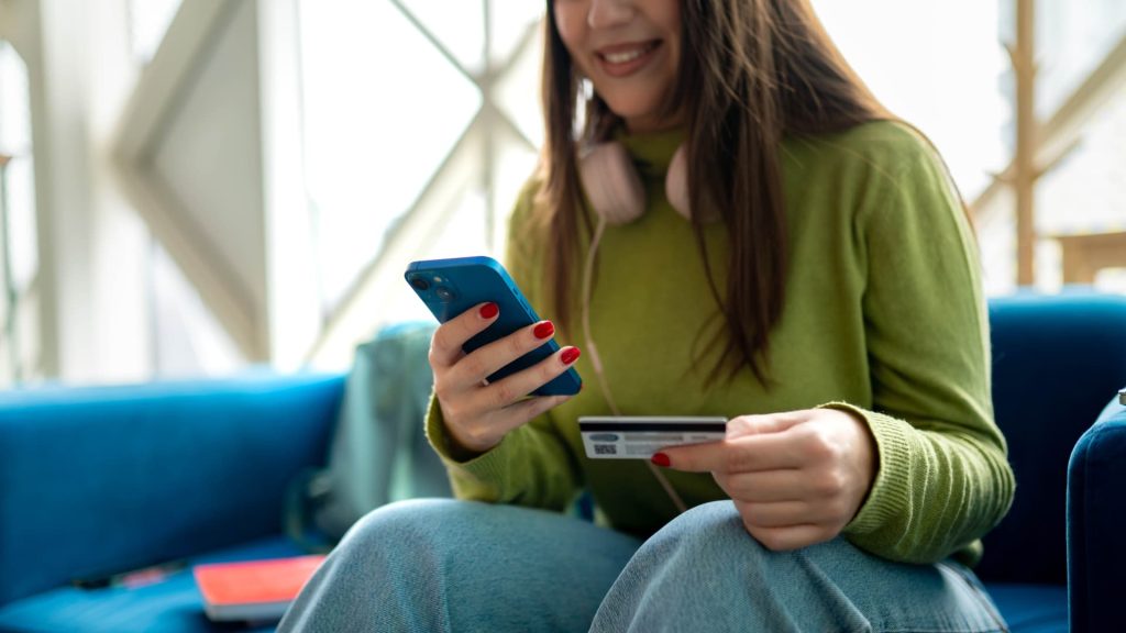 CNBC Points Pro: Are Bonus Categories or Flat-Rate Rewards Better?
