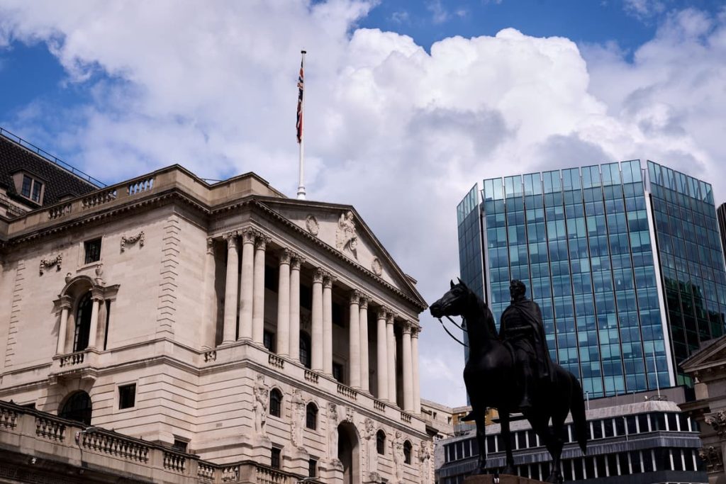 Gilt sell off deepens after worse than expected public finance data