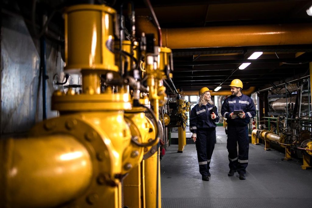 Global Oil Demand Is Shrinking and Prices Are Still Above $90. These Are the Energy Stocks Built to Survive That Paradox.