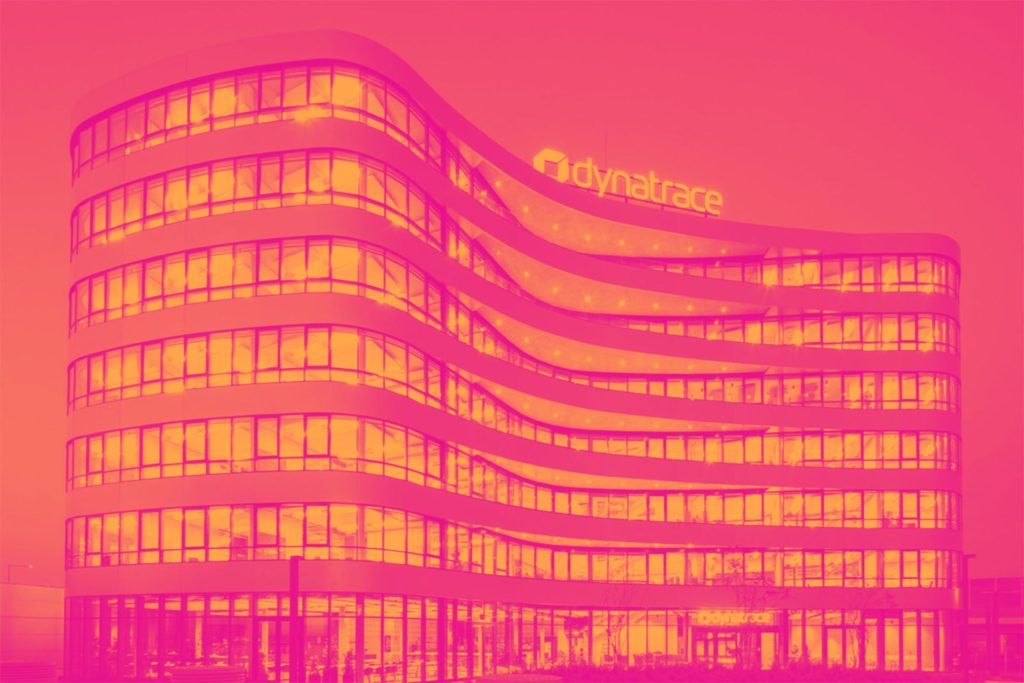 1 Mid-Cap Stock to Target This Week and 2 We Ignore