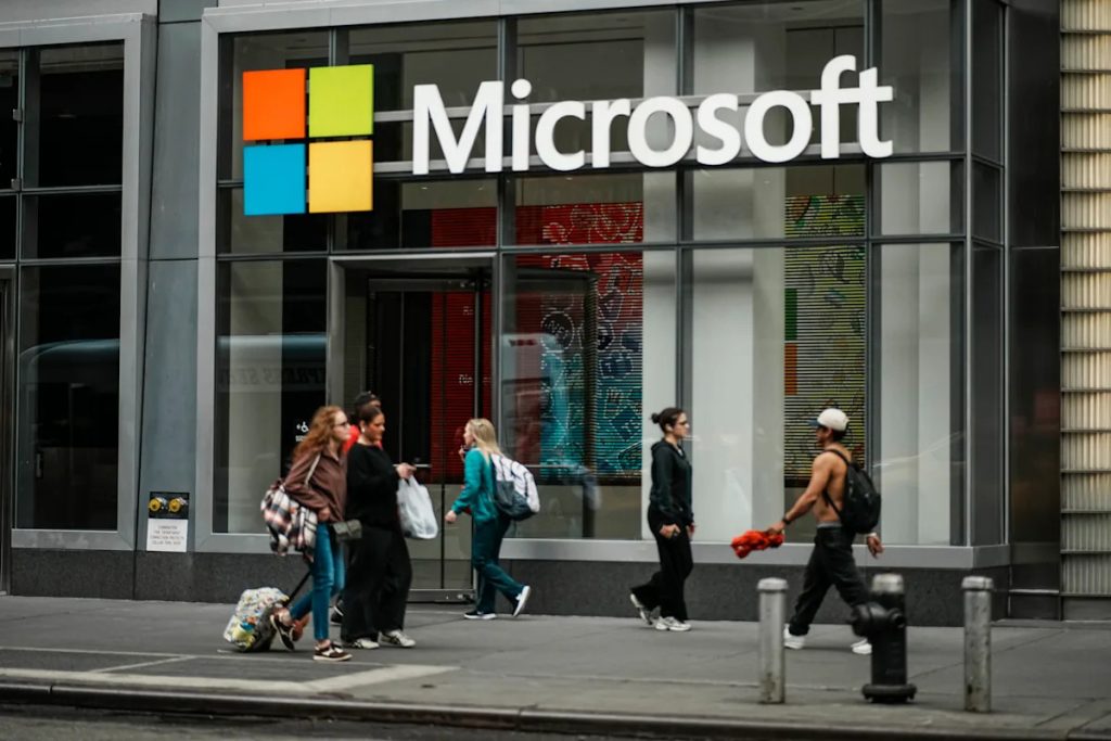 Retail investors make a surprising move on Palantir, Microsoft, and other software stocks