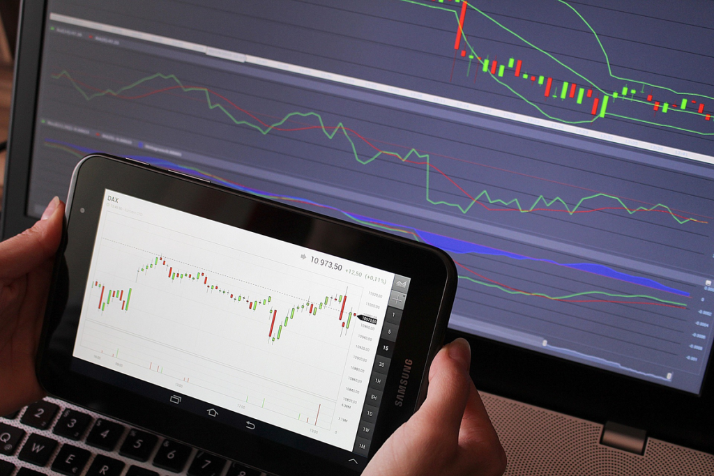 Apollo Global Management stock (US0376123065): Investor focus as management appears at Bernstein con