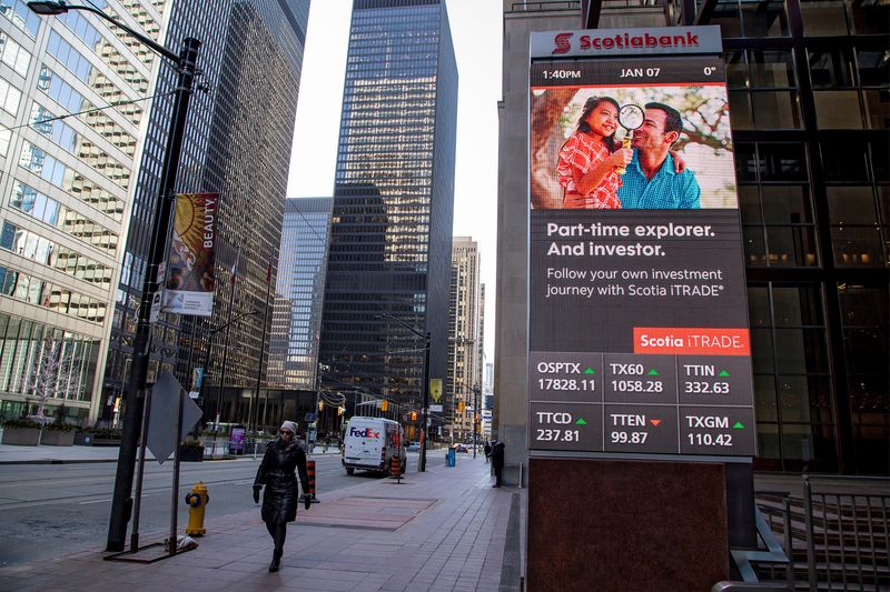 TSX notches record closing high on Middle East peace hopes
