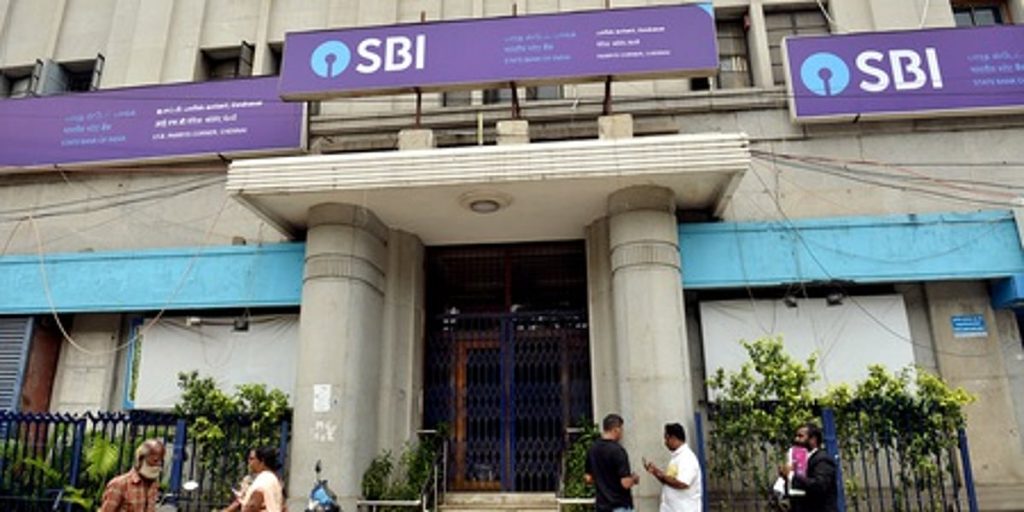 Two SBI officials in Odisha sanction Rs 5.21 crore loan by mortgaging fake gold, arrested by EOW