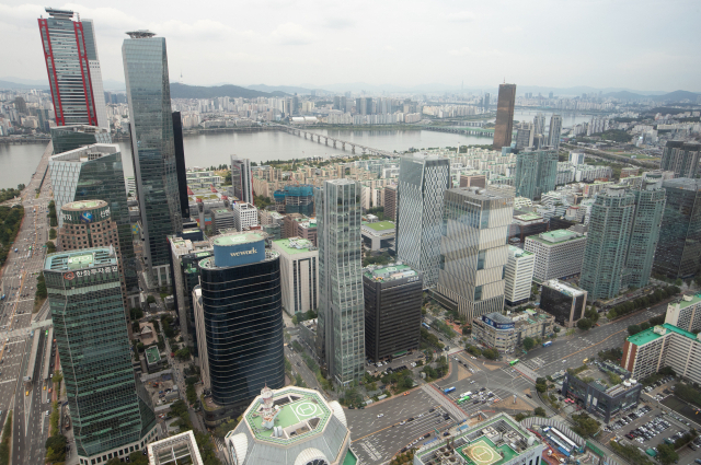 Small Brokerages Lag in Bull Market as Profit Gap with Top Firms Widens