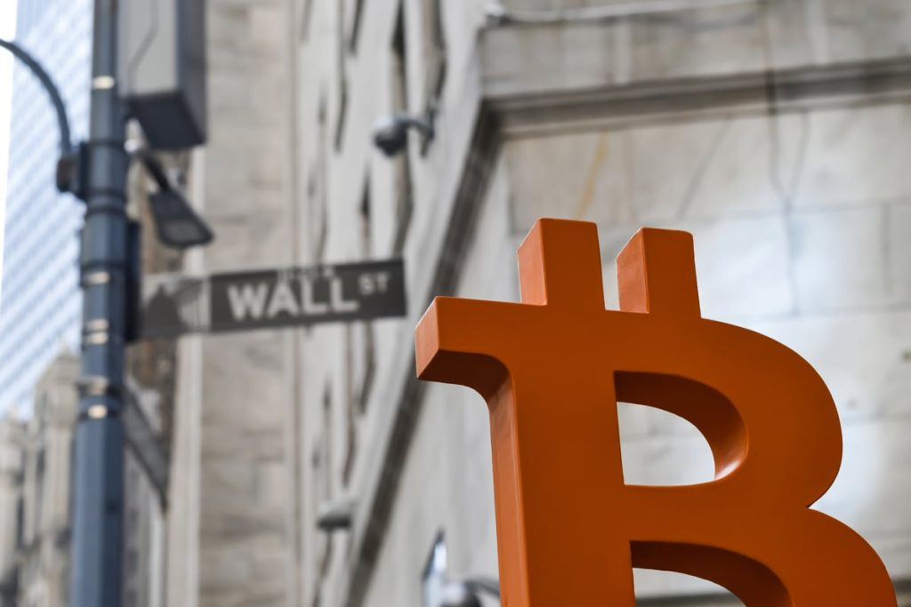 1 Top Cryptocurrency to Buy Before It Soars 1,600%, According to Cathie Wood of Ark Invest
