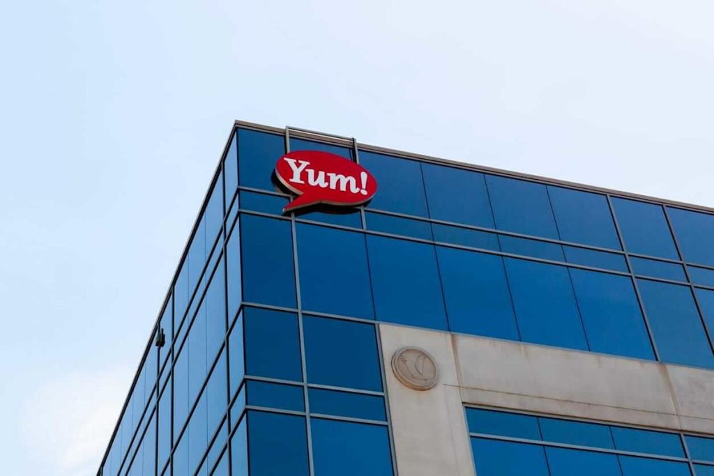 Yum! Brands Stock: Is YUM Underperforming the Consumer Cyclical Sector?