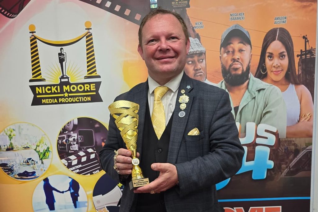 Platinum Champion presented with Leadership Award