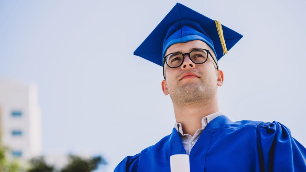 Federal Student Aid Is Shrinking. How to Choose the Right Private Student Loan