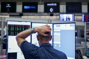 Hedge funds dump Magnificent Seven stocks ahead of SpaceX IPO – qz.com