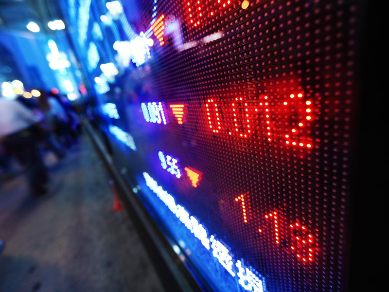 Commodity prices weigh on TSX, Wall Street sees AI stocks swing again