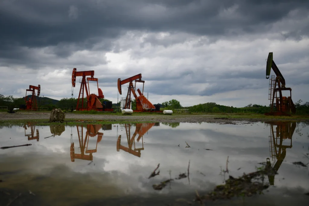 Oil eases as US, Iran continue talks after renewed fighting