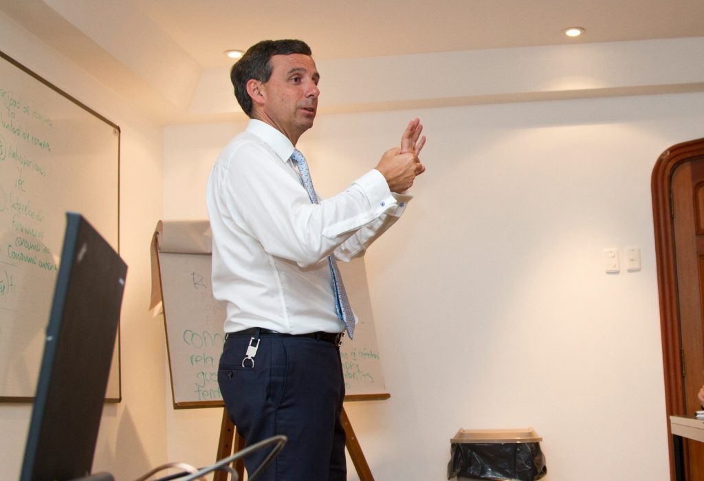 De la Espriella Sends His Finance Minister to Washington Over Colombia’s Public Debt