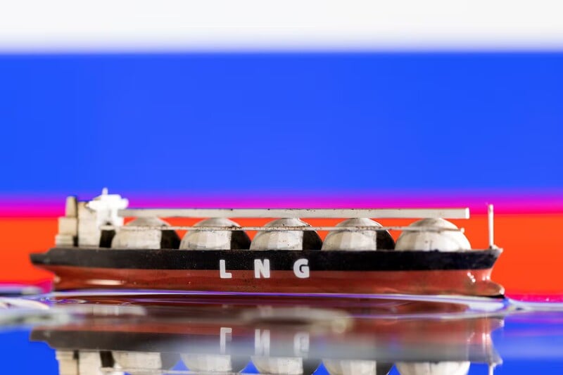 Europe gas prices surge as Hormuz clashes spark LNG supply fears By Investing.com