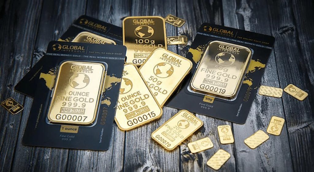 Gold prices weaken as investors await Federal Reserve meeting minutes