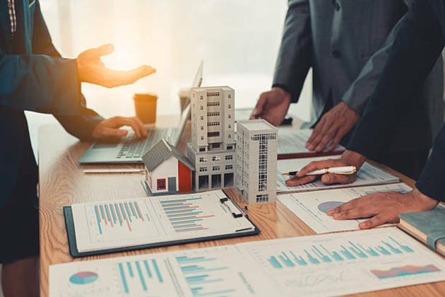 Real estate stocks stand strong even as broader markets pull back (XLRE:NYSEARCA)