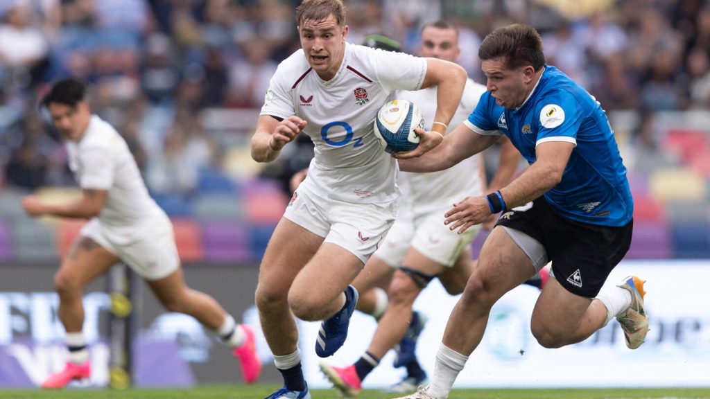 England holds on with 13 men to beat Argentina 31-26 in a match of 7 yellow cards